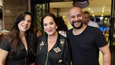 Türkan Şoray’a 50 yıl önce Denktaş’a imzaladığı fotoğrafı 50 yıl sonra hediye edildi! Türkan Şoray’a 50 yıl önce Denktaş’a imzaladığı fotoğrafı 50 yıl sonra hediye edildi!